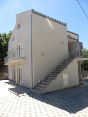 Отель Luka Apartments  Биоград На Мору
